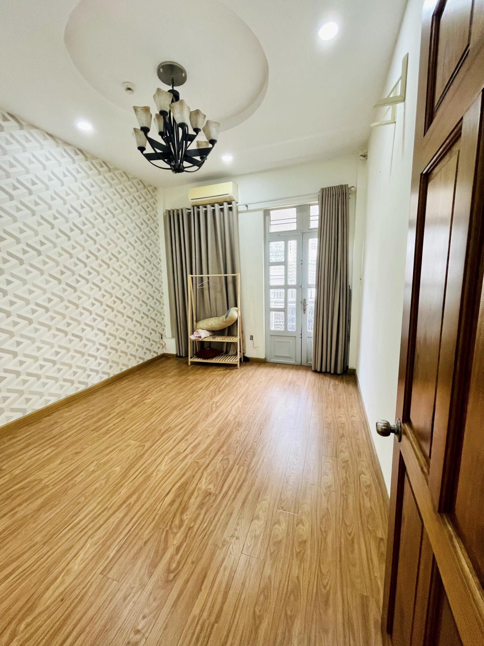 Nhà 3 Lầu (52m2) Khu Hoàng Hoa Thám, P.12 – 7.8 Tỷ (Tặng Nội Thất Cơ Bản).