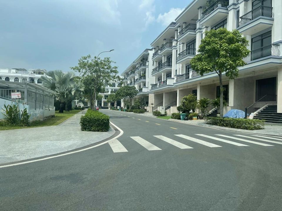 VẠN PHÚC CITY GIÁ TỐT NHẤT.  NHỈNH 28TỶ. 198M. 5 TẦNG. CÓ THANG MÁY