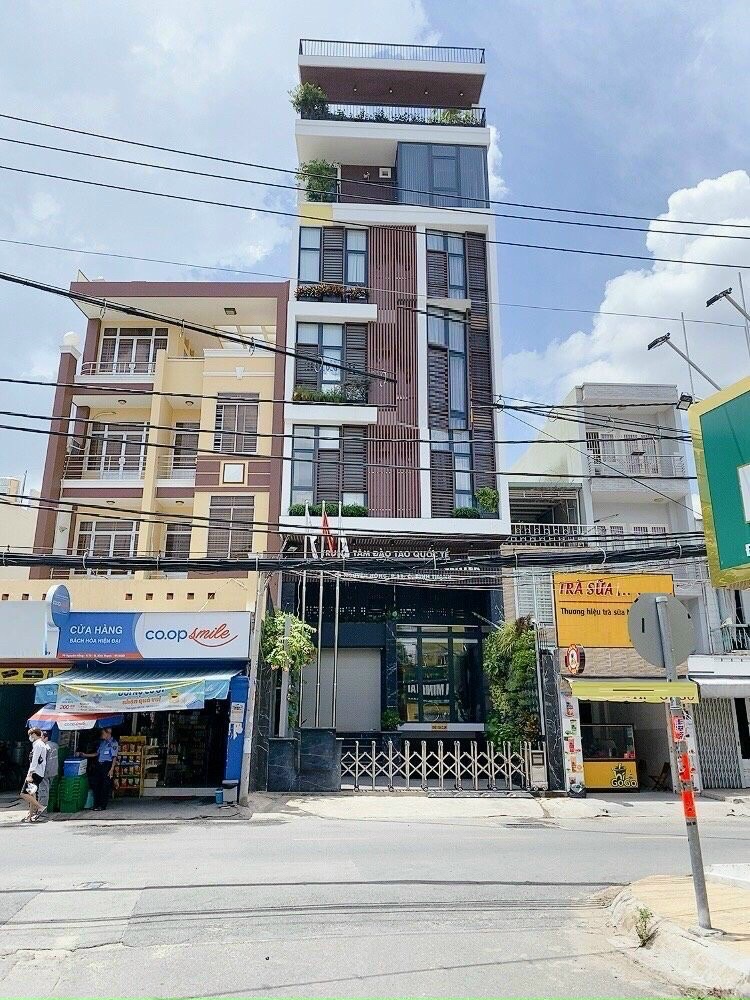 Bán nhà 2MT Lê Quang Định ,P.7,BT 5x20 ,Hầm 6L giá 26.5 tỷ 