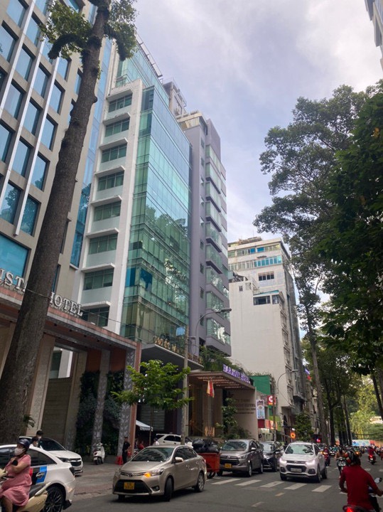 Bán rất gấp nhà MT Nguyễn Thị Minh Khai Q. 3 - 11x28m, tiện xây building