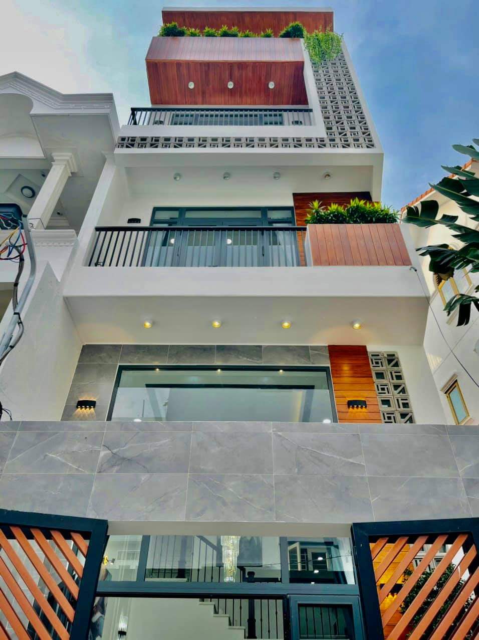 Hot! Nợ ngân hàng bán gấp nhà mới 5 tầng khu biệt thự Phổ Quang, Tân Bình (5.2x20m nở hậu), 17.5 tỷ