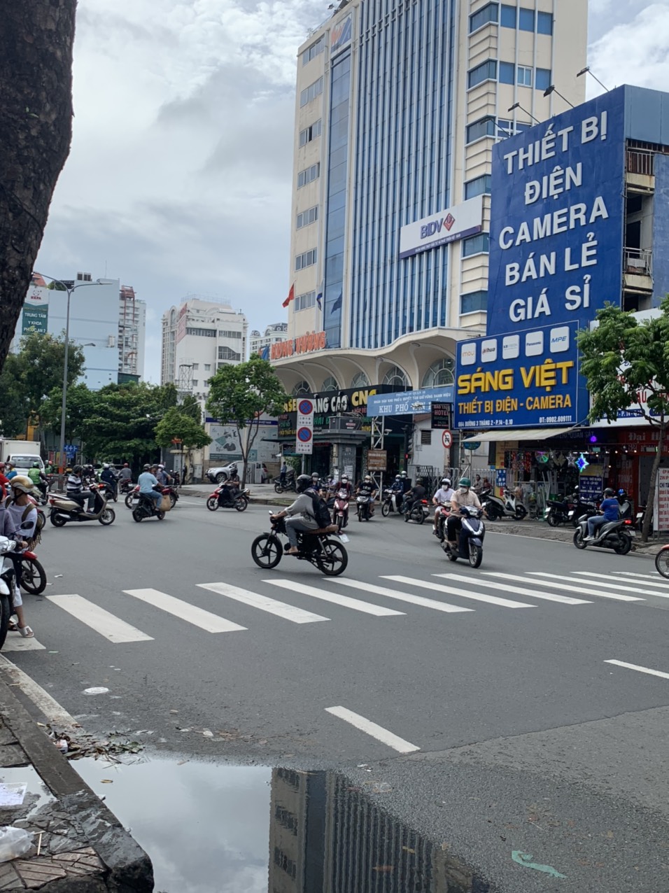 Bán gấp toà nhà văn phòng MT ngay 3 Tháng 2, P14, Quận 10. DT: 8 x 15m. Hầm 5 lầu giá chỉ 51.5 tỷ