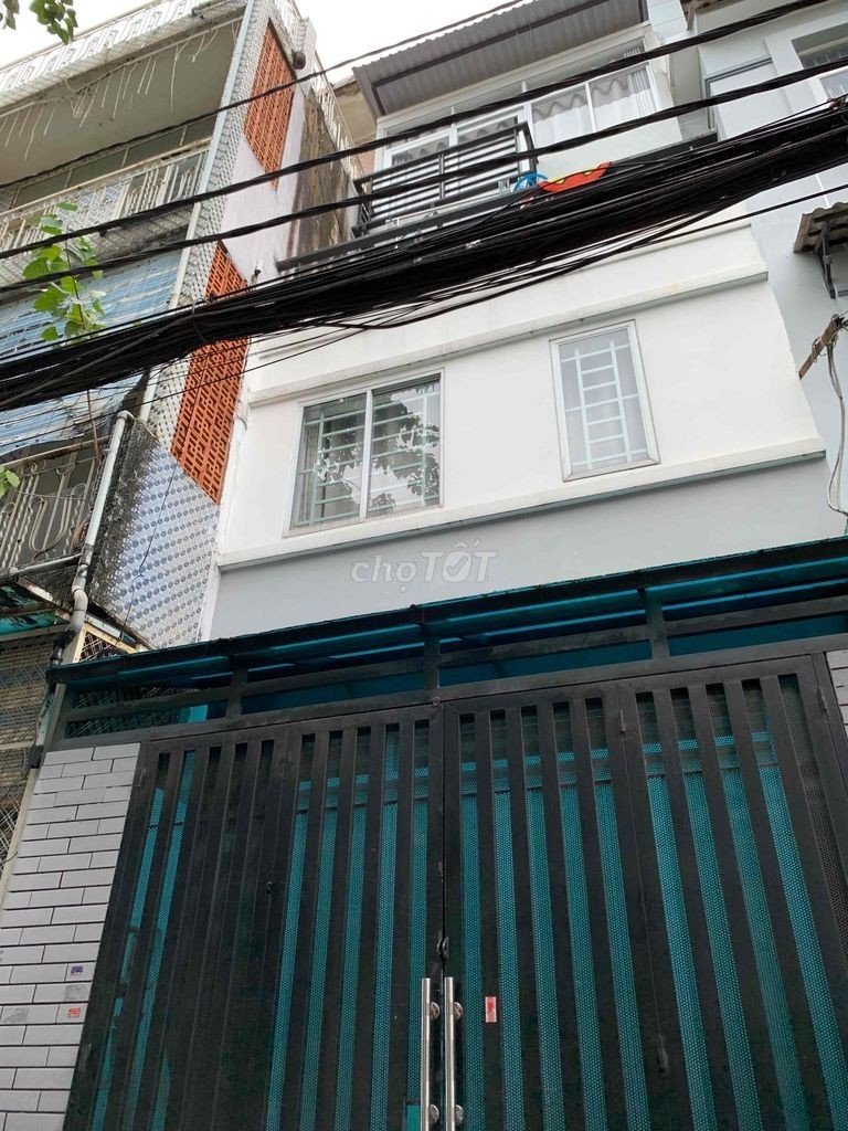 Cần bán gấp một căn nhà hẻm đường Cách mạng Tháng Tám ( 3 tầng ) giá siêu ưu đãi