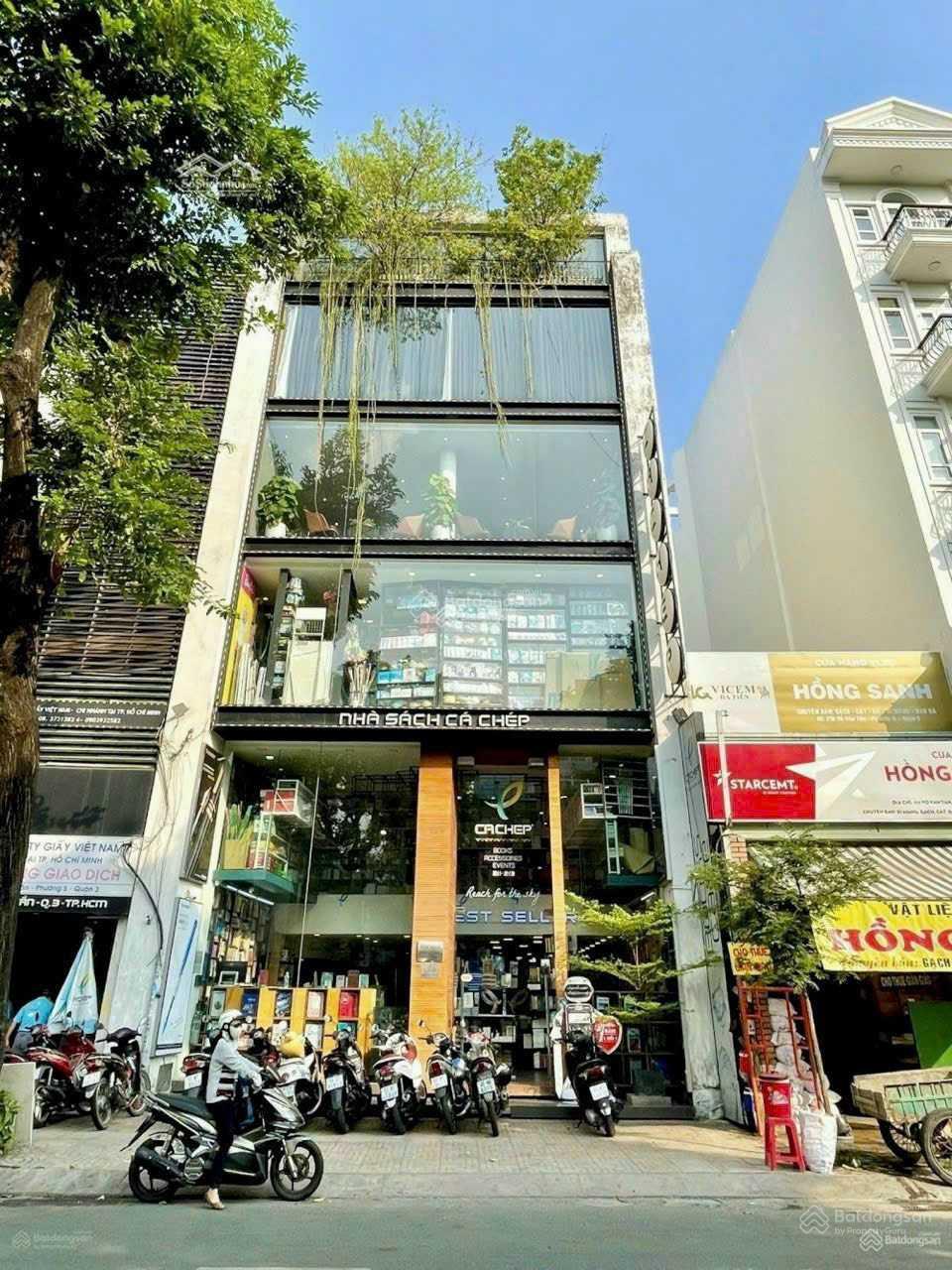 Căn góc Thành Thái, Quận 10. ngang 22x4m trệt, 3 lầu