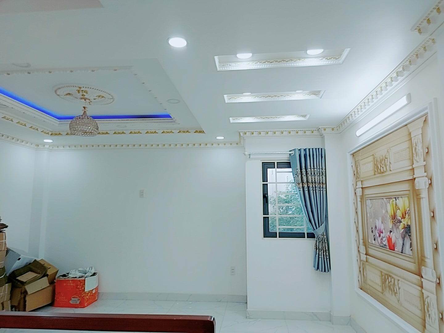 BÁN NHÀ NGỘP TÂN SƠN NHÌ HẺM XE HƠI THÔNG 4m x 13m, nhà đẹp 3 tầng BTCT, 3PN CHỈ NHỈNH 4 TỶ