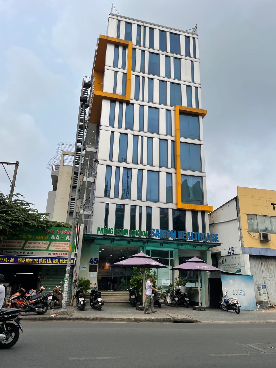 Bán tòa building mặt tiền Nguyễn Văn Trỗi, Trần Huy Liệu, Q, Phú Nhuận. DT: 10x30m, Hầm, 8 tầng