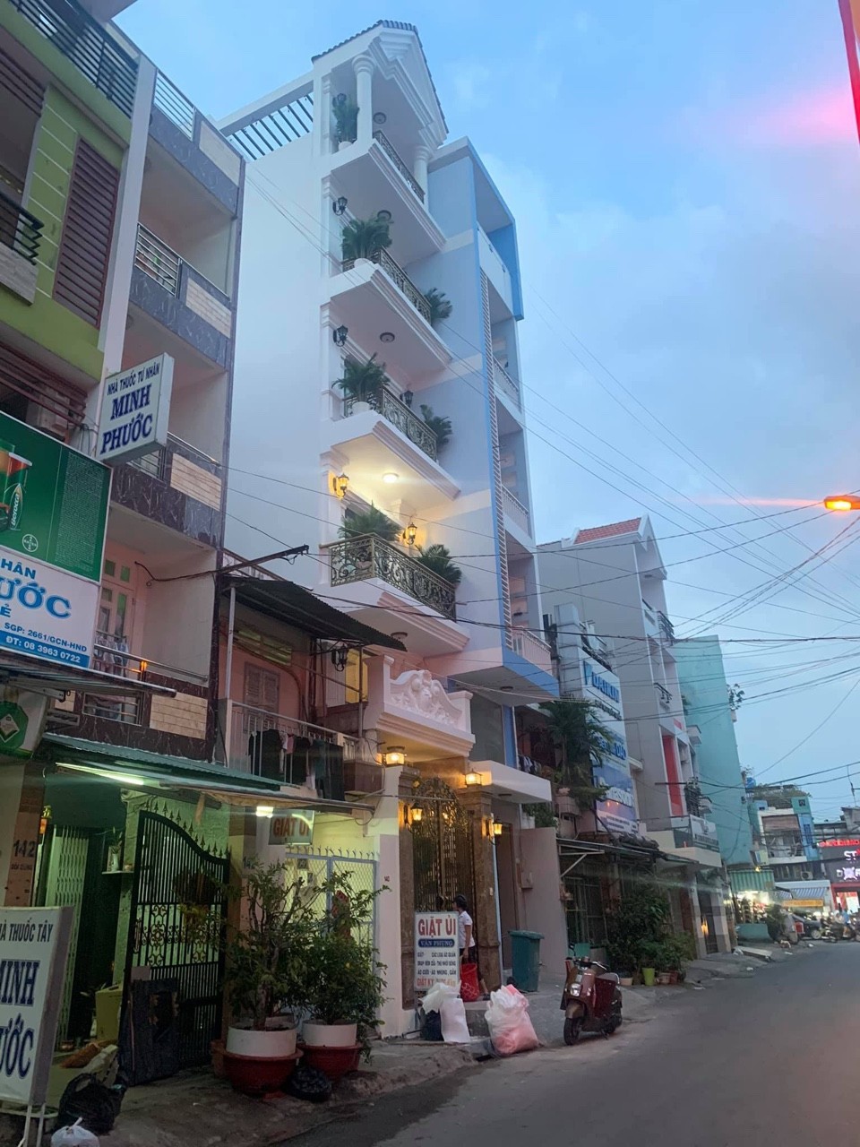 Bán nhà MT Nguyễn Tri Phương, P4, Q10 4.6x16m 5 tầng HĐT: 75tr/tháng