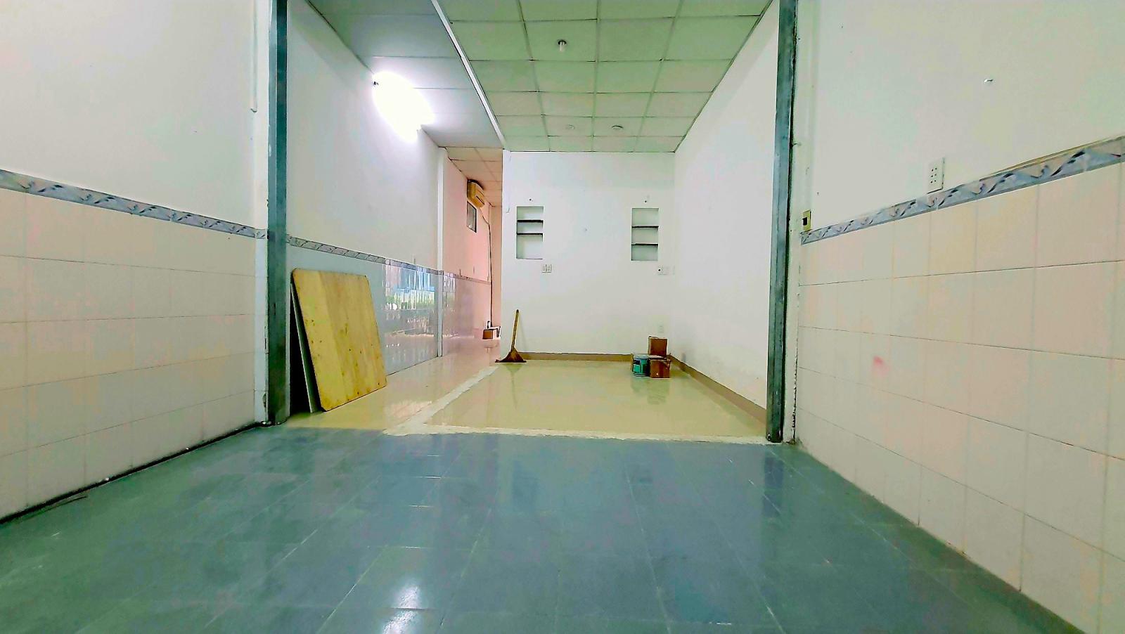 Hẻm xe ô tô 8m thông Quận 11 - Nhà Cấp 4: 3,7x13,5M tiện xây mới - 6,3 tỷ