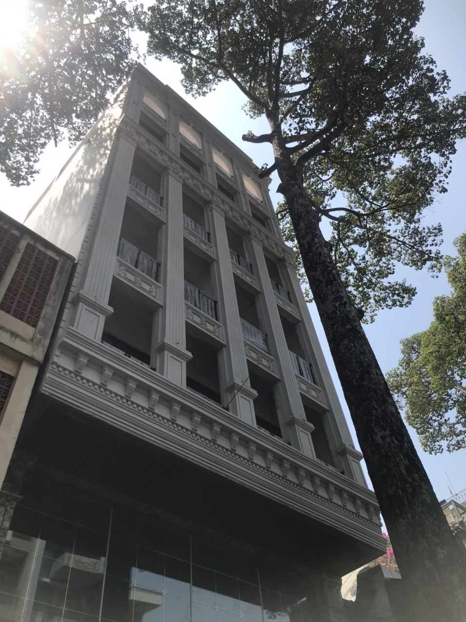 Tòa building MT Nguyễn Đình Chiểu Q.3 - 6.5x23m - 6 lầu T.Máy - HĐT: 130 triệu/th - giá 39 tỷ