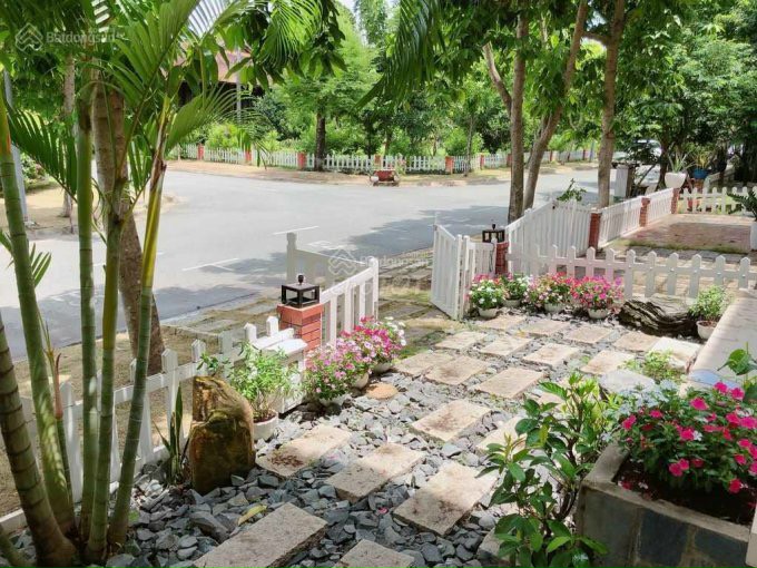 Bán căn góc 2 mặt tiền khu Lan Anh Village, p.Bình An, Q.2, 20x20, trệt 2 lầu,  full nội thất, giá tốt