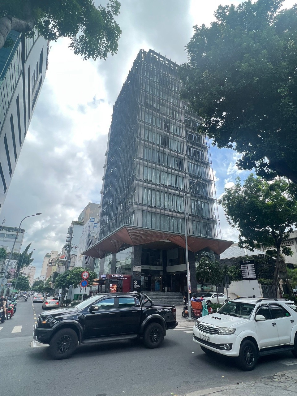 Bán tòa nhà 3 mặt tiền đường Hoàng Sa phường Tân Định Q1. DT 20x18m (hầm 8 tầng) giá 115 tỷ
