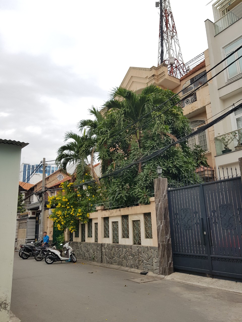 Cần bán gấp nhà 2 mặt tiền đường Nguyễn Trãi, Bến Thành, Q1. DT: 8.2x19m, giá bán 175 tỷ TL