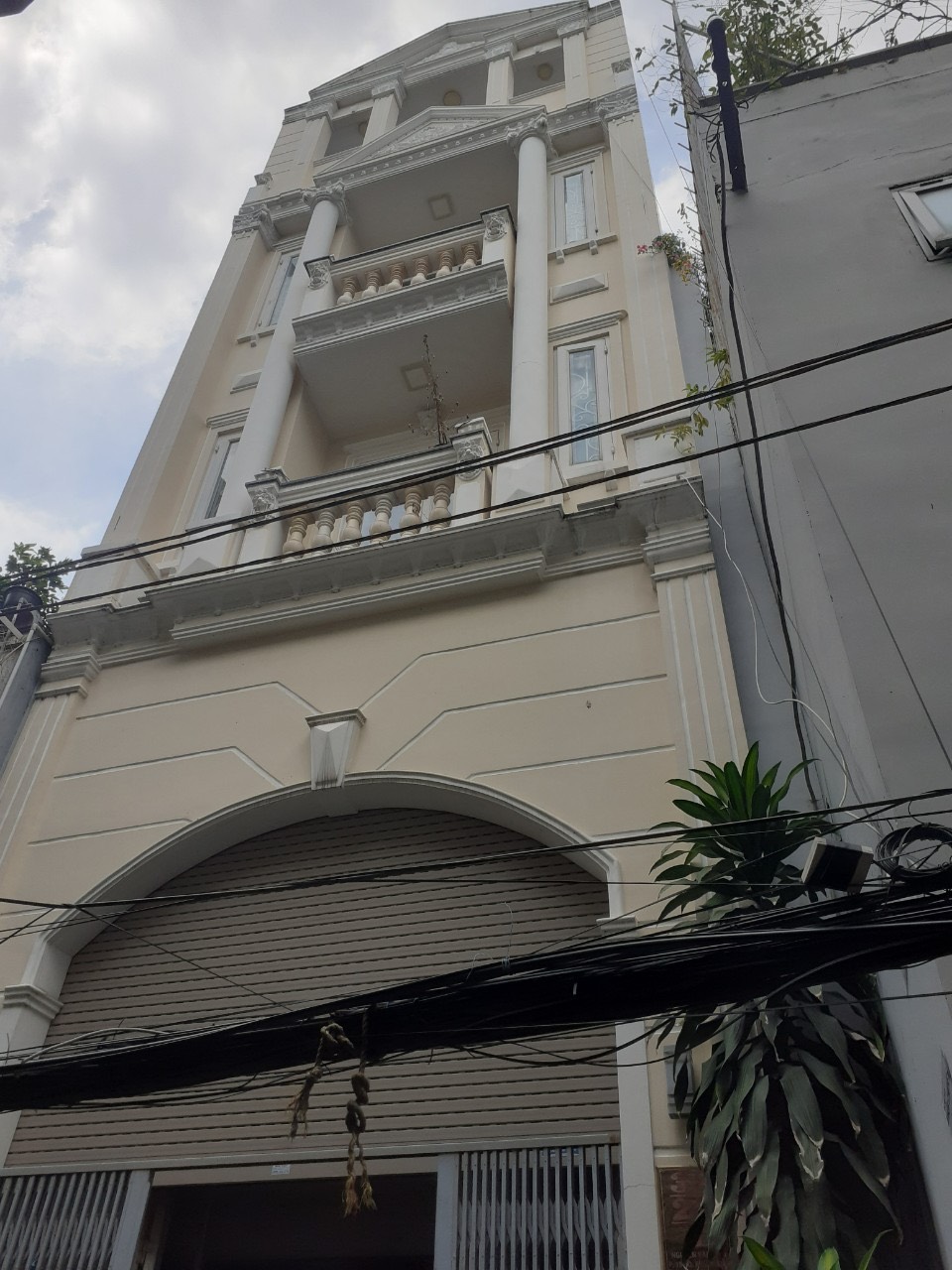 Nhà Bán Gấp HXH Nguyễn Văn Trỗi,P.15 Phú Nhuận (4,7x13m) 5 tầng