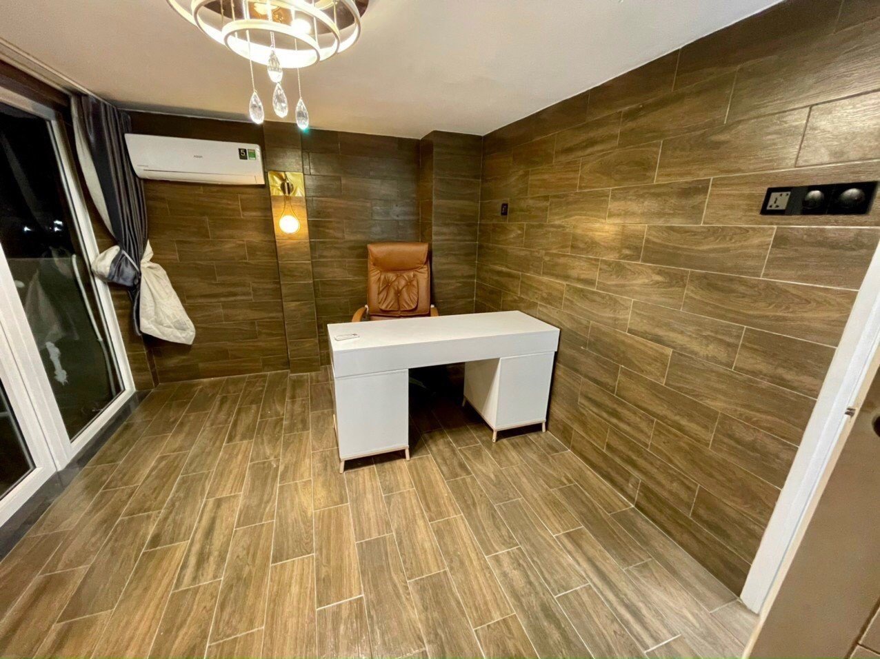 KẸT NỢ BÁN GẤP nhà MT Nguyễn Đình Chiểu Quận 3 7tầng chỉ 18.2TỶ