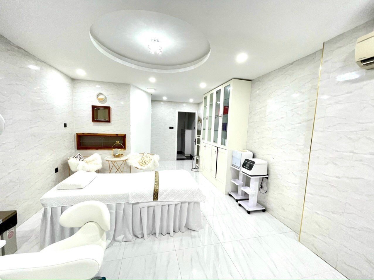 KẸT NỢ BÁN GẤP nhà MT Nguyễn Đình Chiểu Quận 3 7tầng chỉ 18.2TỶ