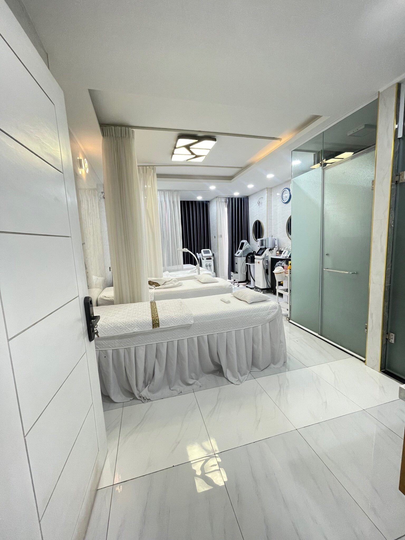 KẸT NỢ BÁN GẤP nhà MT Nguyễn Đình Chiểu Quận 3 7tầng chỉ 18.2TỶ