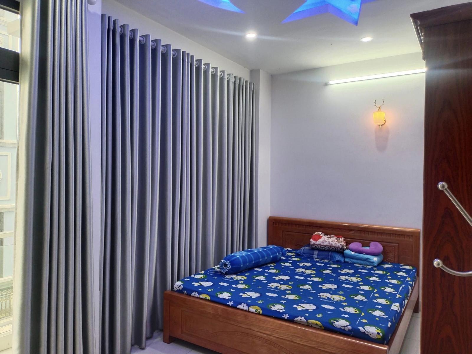 Bán Nhà đẹp! đường Nguyễn Cửu Vân  Phường 17, 55m2 (4m x 16m), 4 tầng, chỉ 5,7 tỷ