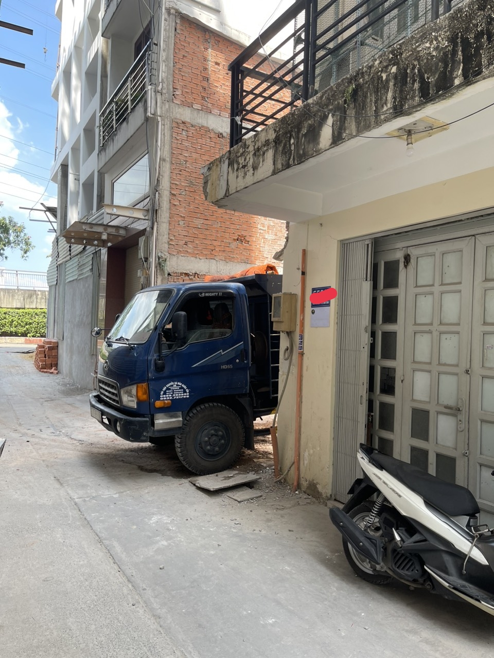HOT Bán Nhà Cách Phạm Văn Đồng 10 bước chân, HẺM xe tải vô tới nhà