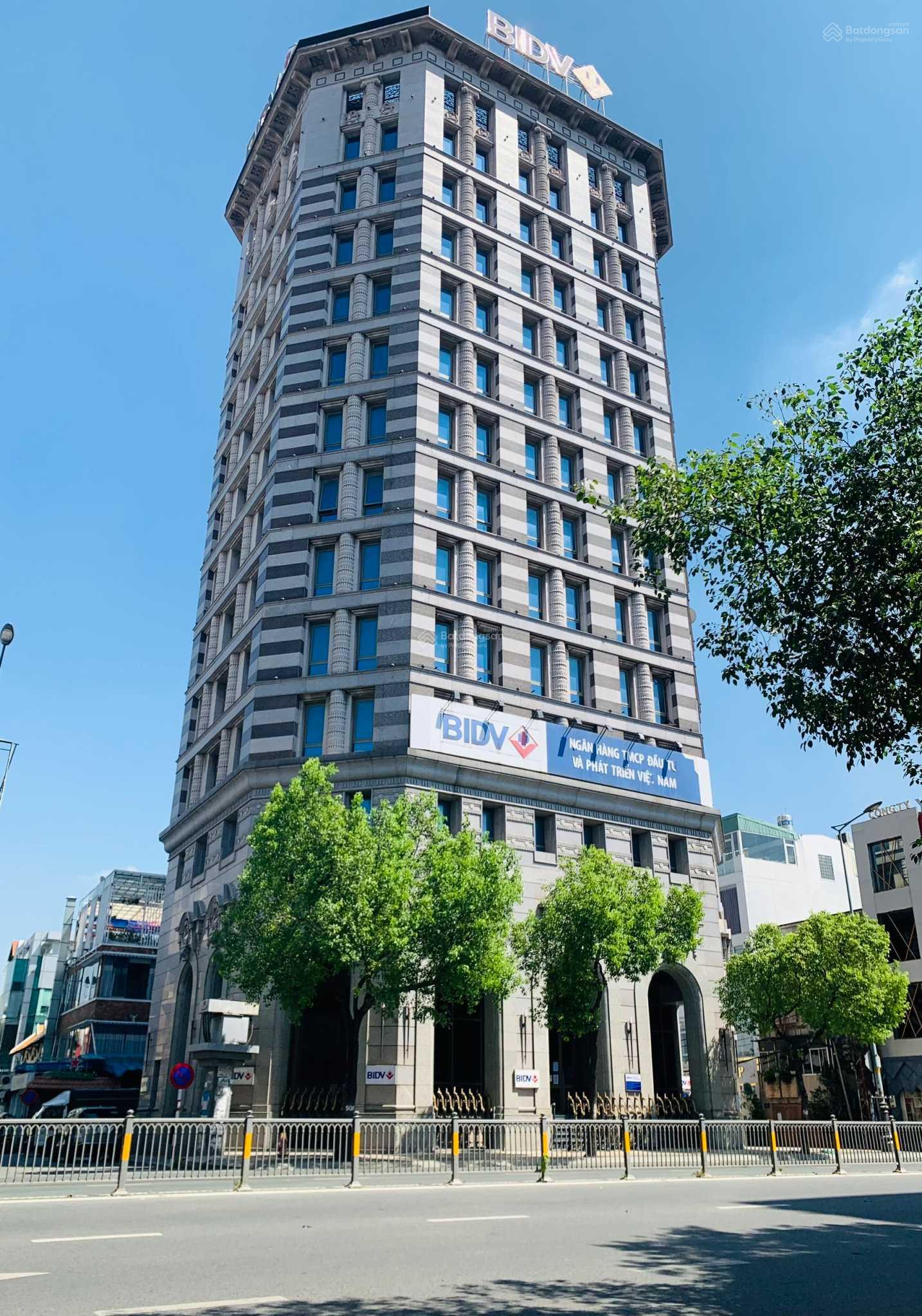 BÁn building ngay Phó Đức Chính - Võ Văn Kiệt - 2 hầm 17 tầng,DT:6000M2 sàn,HĐ thuê 3 tỷ,chỉ 520 tỷ