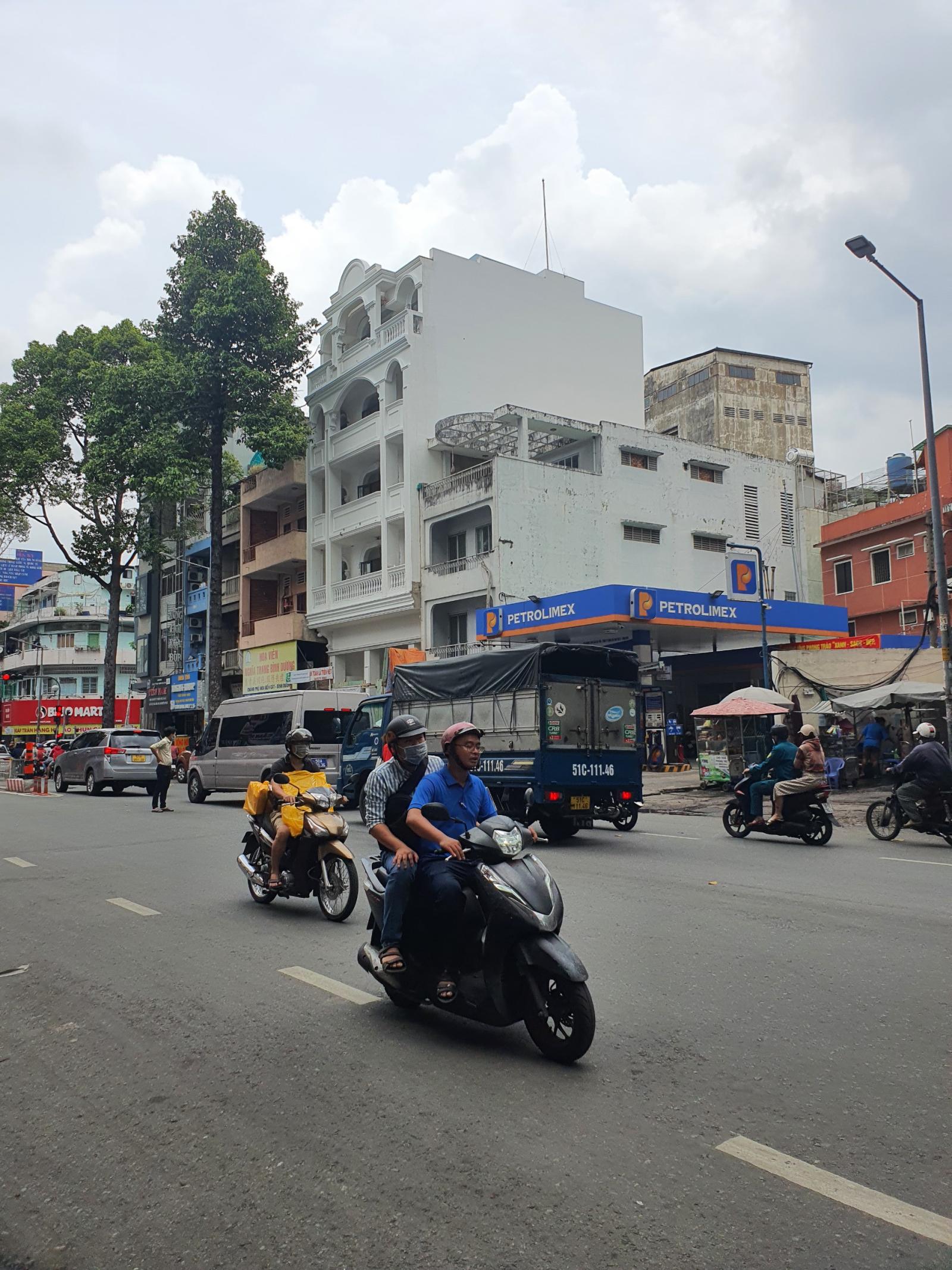 Tòa bulding MT Nguyễn Đình Chiểu, ngang 11m 7 tầng, HĐT 300tr/th