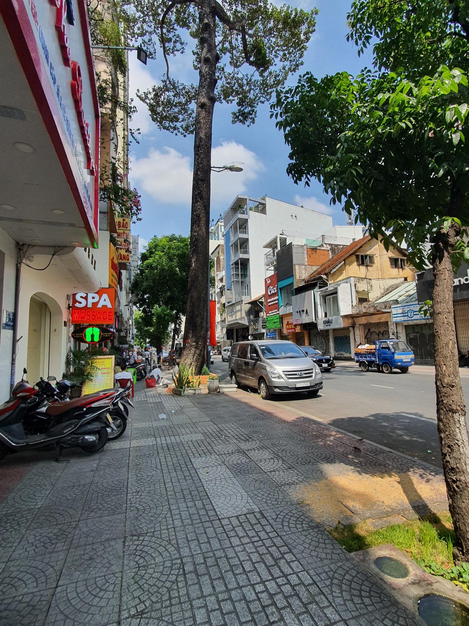 Chuyển nhượng khách sạn 4 sao Golden Hotel Central Saigon 140 Lý Tự Trọng Quận 1 giá 980 tỷ