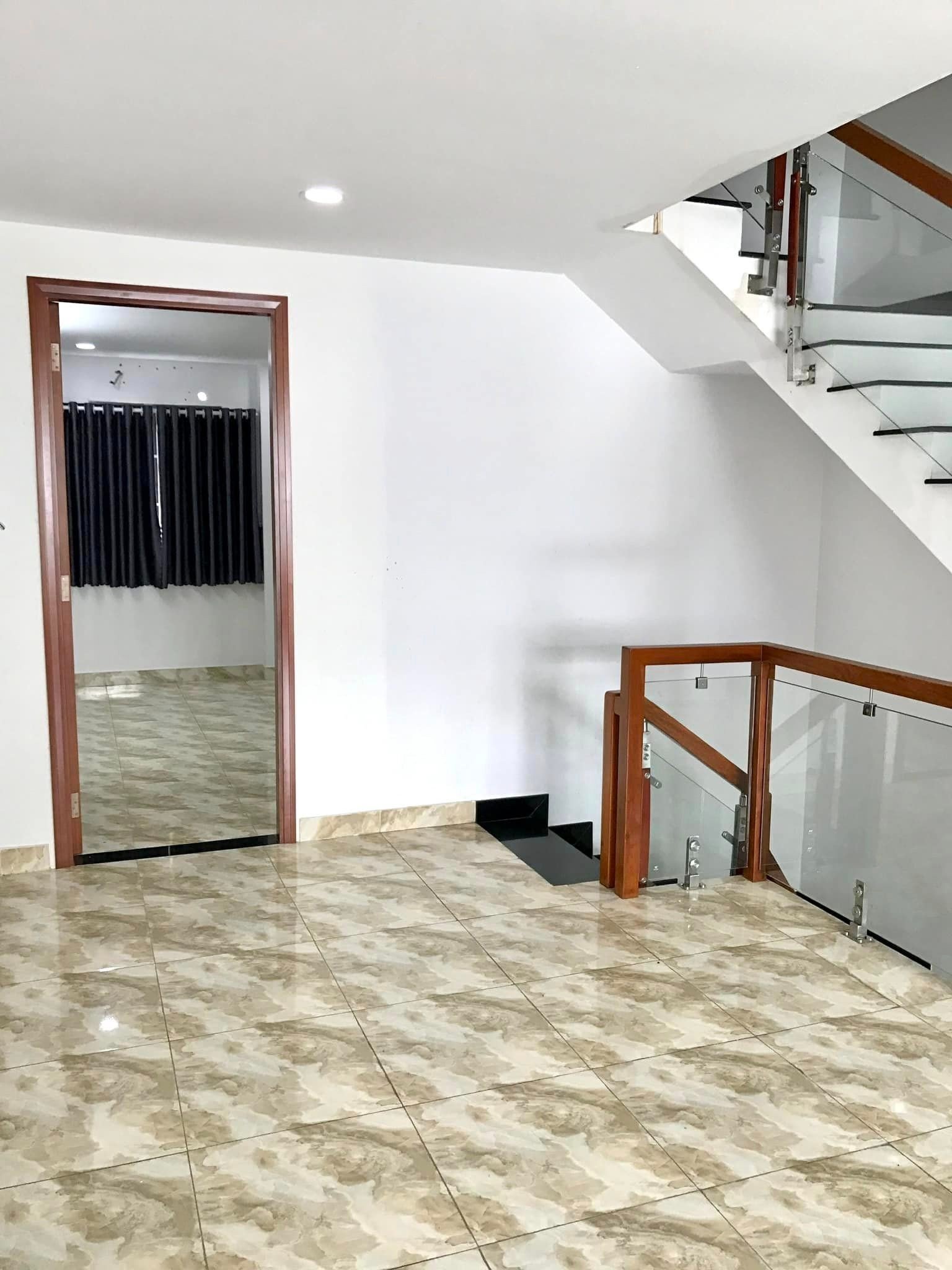 Bán nhà hẻm xe hơi ngủ - đường Bùi Quang Là, phường 12, Gò Vấp 4 tầng 72.2m2(4/4.1*18). Chỉ 6.5tỷ