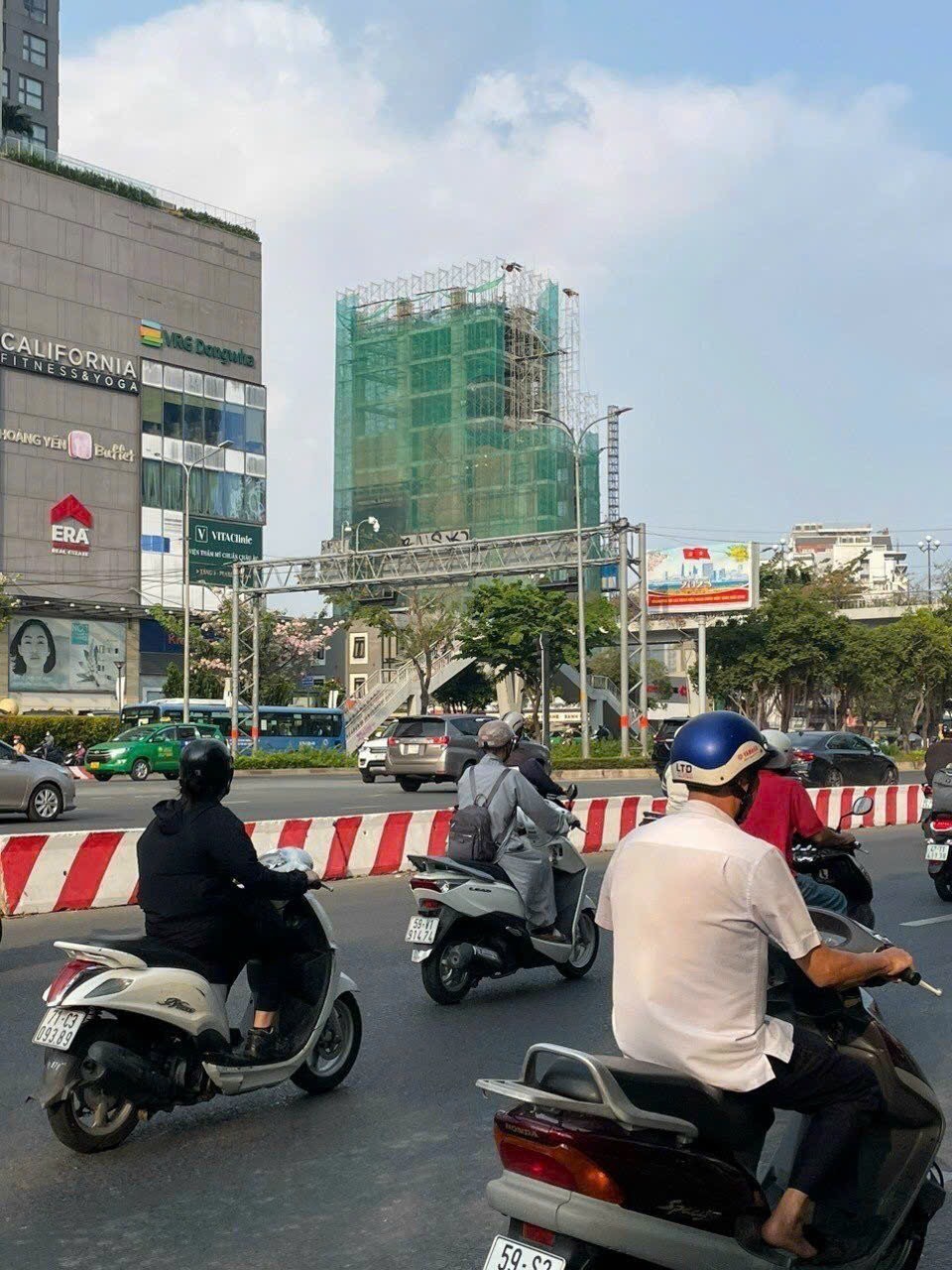Bán toà nhà văn phòng MT 567 Điện Biên Phủ Phường 25 Bình Thạnh 2 hầm , 12 lầu