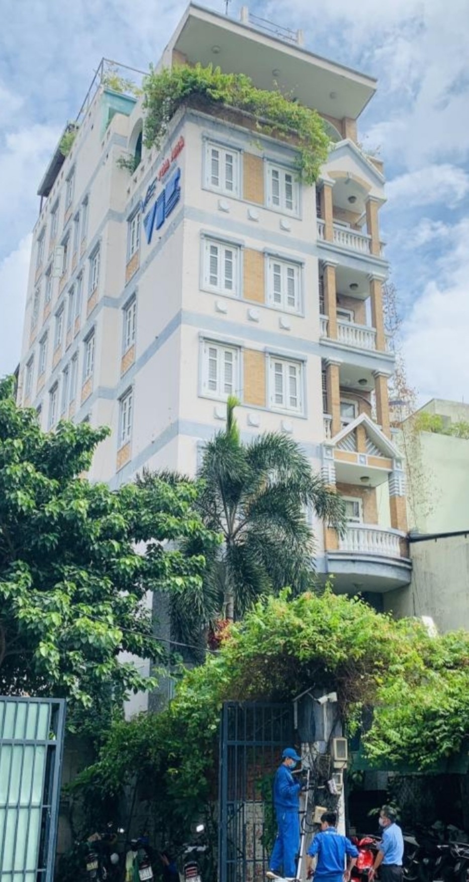 Bán gấp nhà mt chính chủ Đường Trần Nhân Tôn, Q 10, dt 7.3x15m, nhà 4 lầu thang máy, 35.5 tỷ 