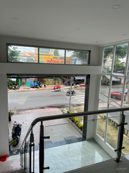Toà nhà mặt tiền Lê Quang Định dài 42m nở hậu 11m giá tốt đầu tư kinh doanh
