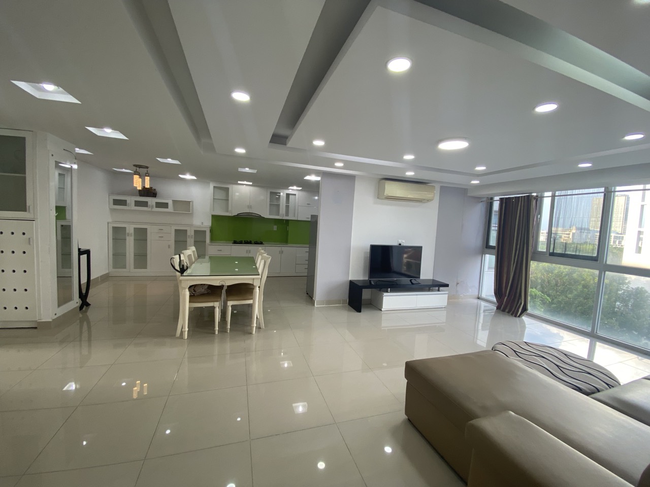 Bán căn hộ garden court,phú mỹ hưng,nhà như hình,lầu 6,106m2,5.5 tỷ.Lh 0903920635