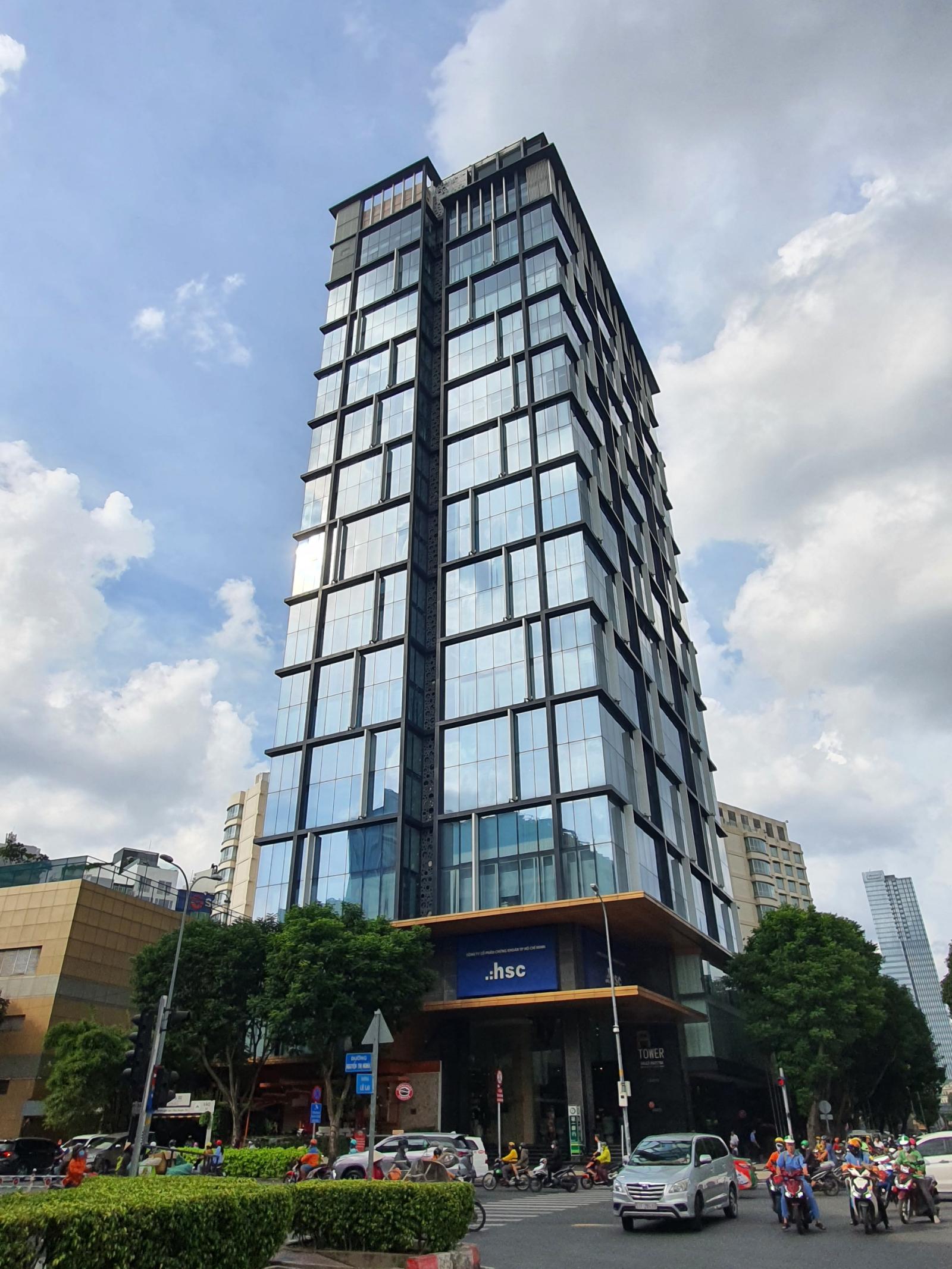 Bán gấp khách sạn 4 sao mặt tiền Lê Thị Riêng Quận 1, DT 14x25m, 1 hầm 9 tầng, chính chủ