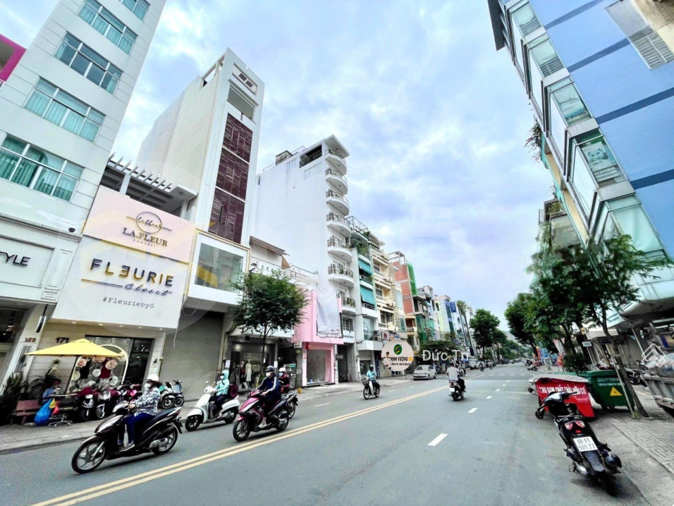 Chia tài sản bán gấp mặt tiền Phan Đình Phùng, P2 Phú Nhuận DT 4.2x18 - Giá rẻ nhất khu vực 22 tỷ-LH Lê Hoàng 0773748539