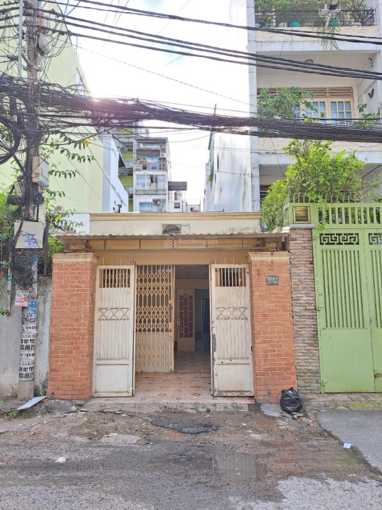 Bán nhà hẻm số 8 Nguyễn Trãi, P.3, Q.5, DT 4x25m, cấp 4, hẻm VIP. Giá 22 tỷ