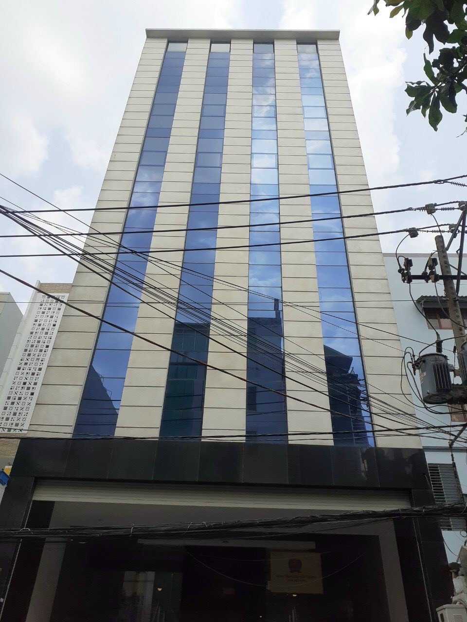 HIẾM ! tòa nhà mặt tiền đường Ung Văn Khiêm, DT: 5,8x 35m, 1 hầm 8 tầng nổi, giá 42 tỷ thương lượng