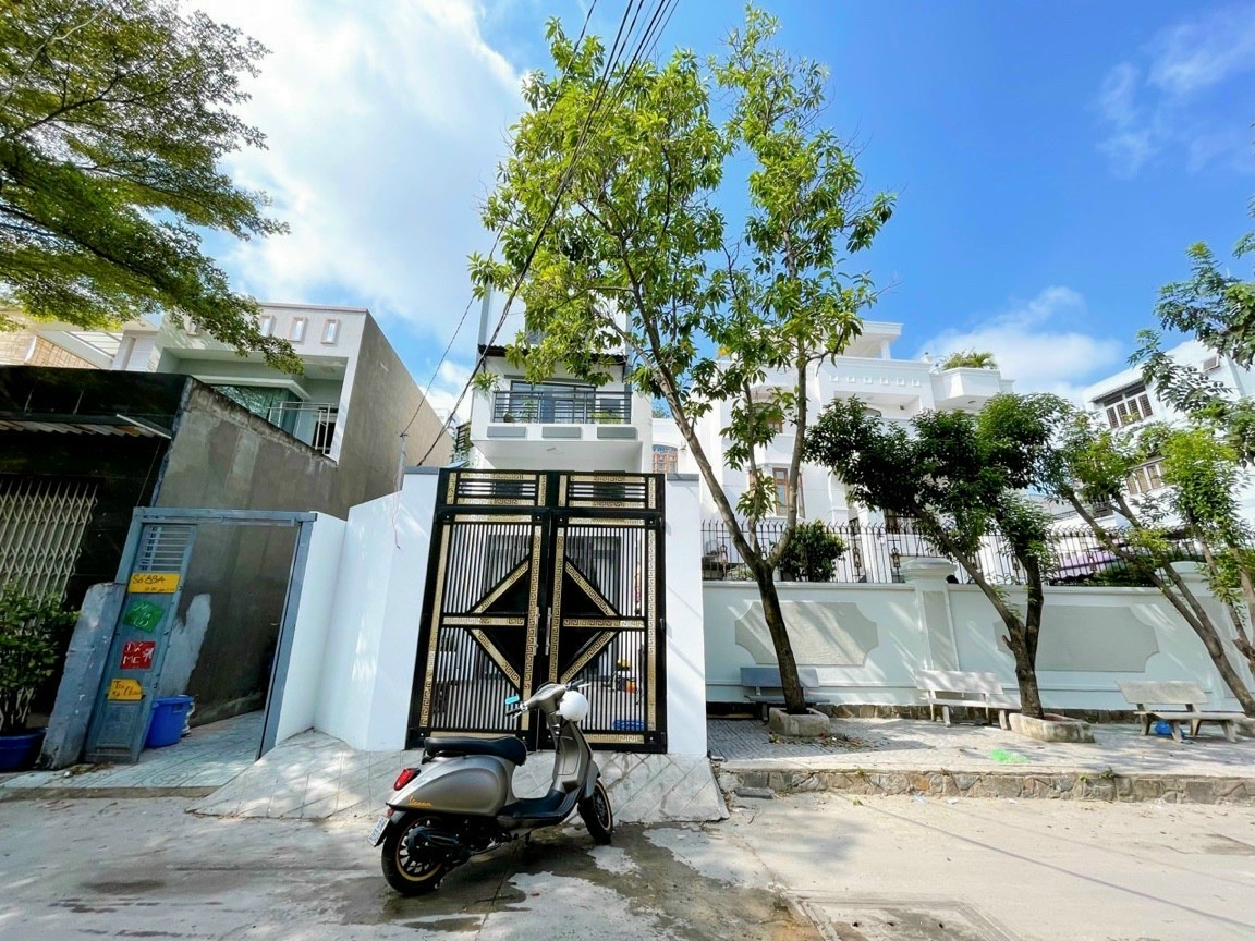 Chính chủ giá tốt nhà MT ngay chợ Tân Hương 4.7x21m nhà mới, đẹp 1 trệt 3 lầu ở liền giá 8.9 tỷ tl