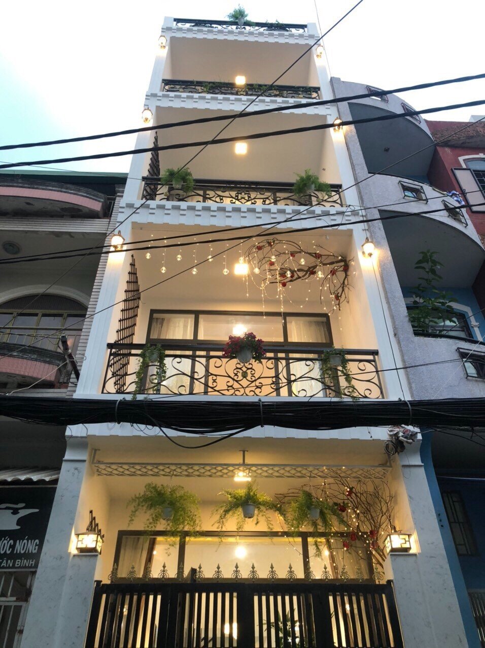 Mua nhà hai mặt tiền Trần Hưng Đạo, bán nhà tặng full nội thất, cam kết nhà như hình thật 100%