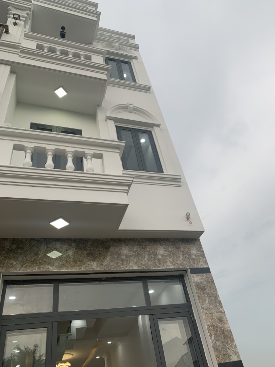 Nhà mới 100% 3Lầu SHR giá 3tỷ7 đường Bình Trị Đông - Q. Bình Tân