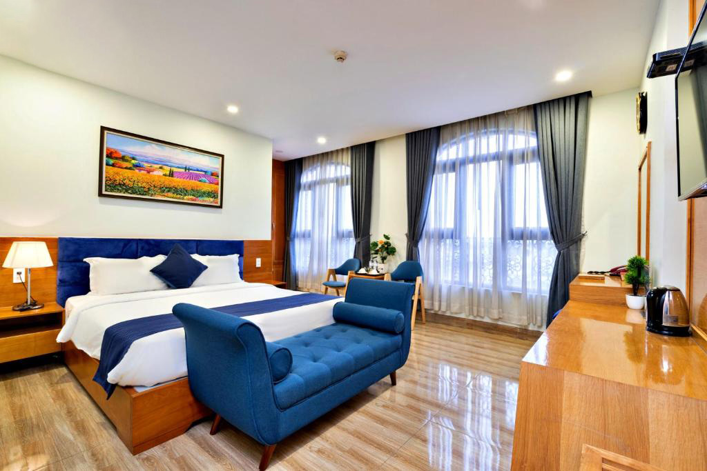 Bán khách sạn 45 phòng Mặt tiền 94-96 Thăng Long DT sàn 1207m2 ngay khu VIP Sân bay