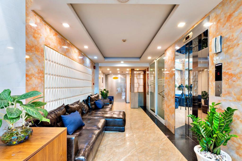 Bán khách sạn 45 phòng Mặt tiền 94-96 Thăng Long DT sàn 1207m2 ngay khu VIP Sân bay