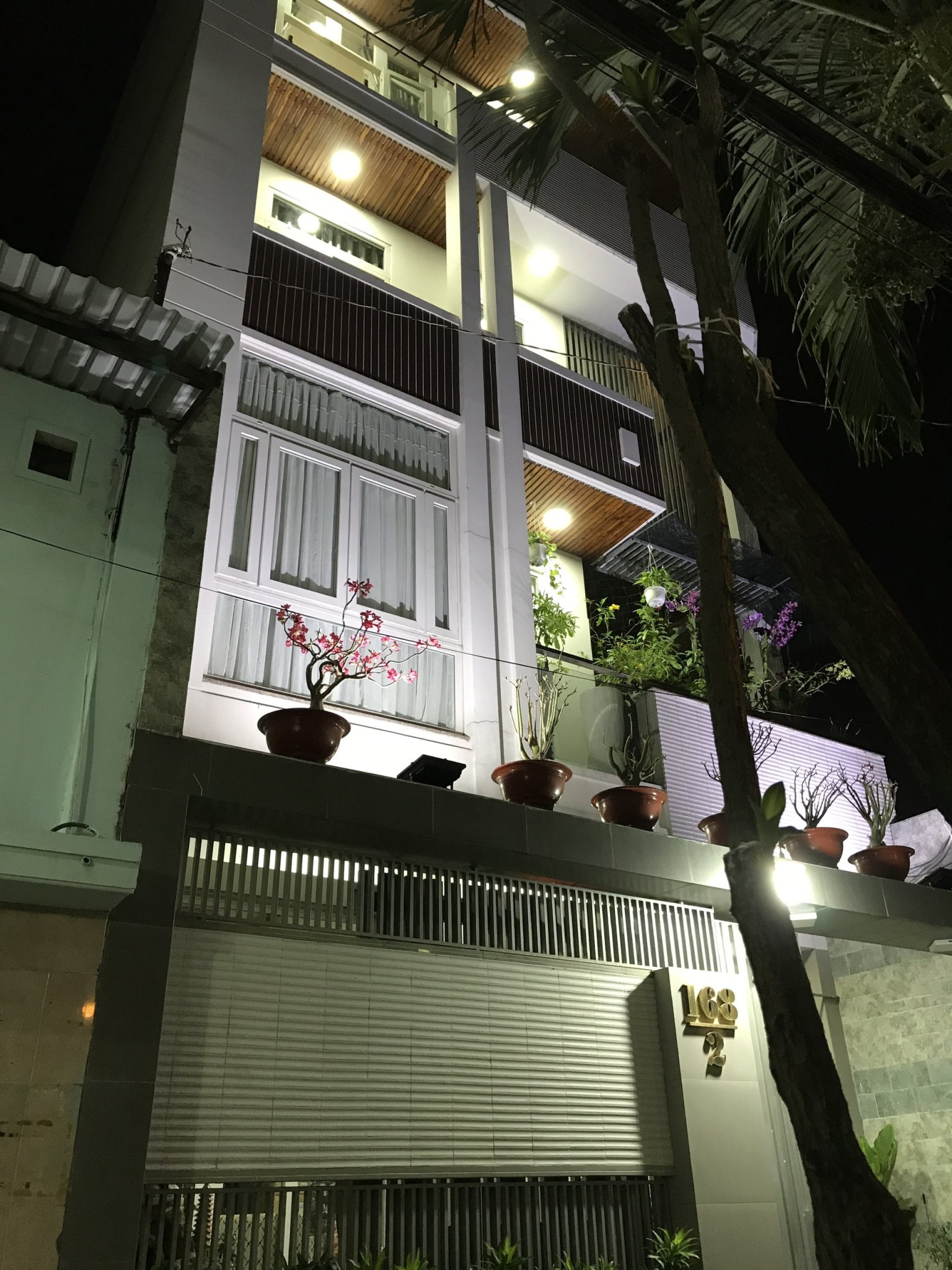 Căn nhà phố đẹp, giá hơn 7 tỷ một xíu, nằm ngay trung tâm Tân Phú, đường Tân Sơn Nhì