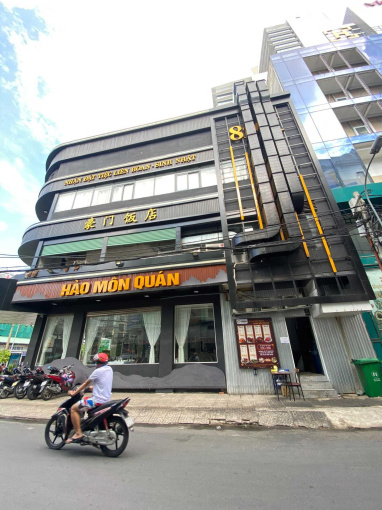 Kẹt bank bán nhà MT Cách Mạng Tháng 8 và 3/2, Quận 3 DT: 9.36x17.75m, HĐT 120tr/th