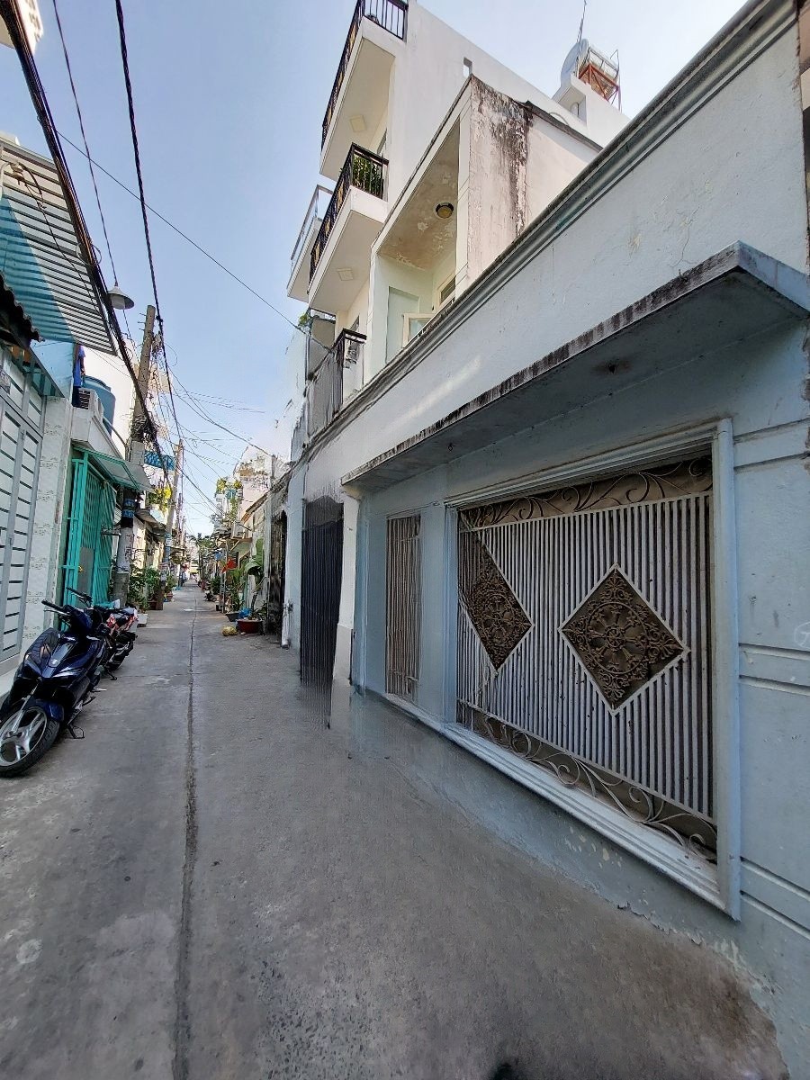 Bán nhà TT Nhà Bè nhà cấp 4 tiện xây mới, 39m2 đất hiện hữu chỉnh trang giá 2.62 tỷ