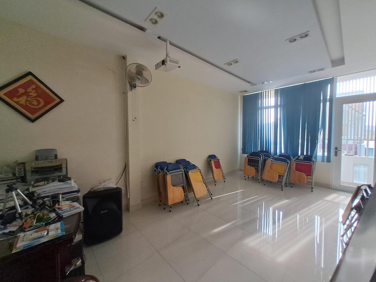 Bán Nhà Mặt tiền Nguyễn Ngọc Nhựt, ngay Chợ Tân Hương, DT: 4x20m, 5T -6PN, 12 Tỷ.