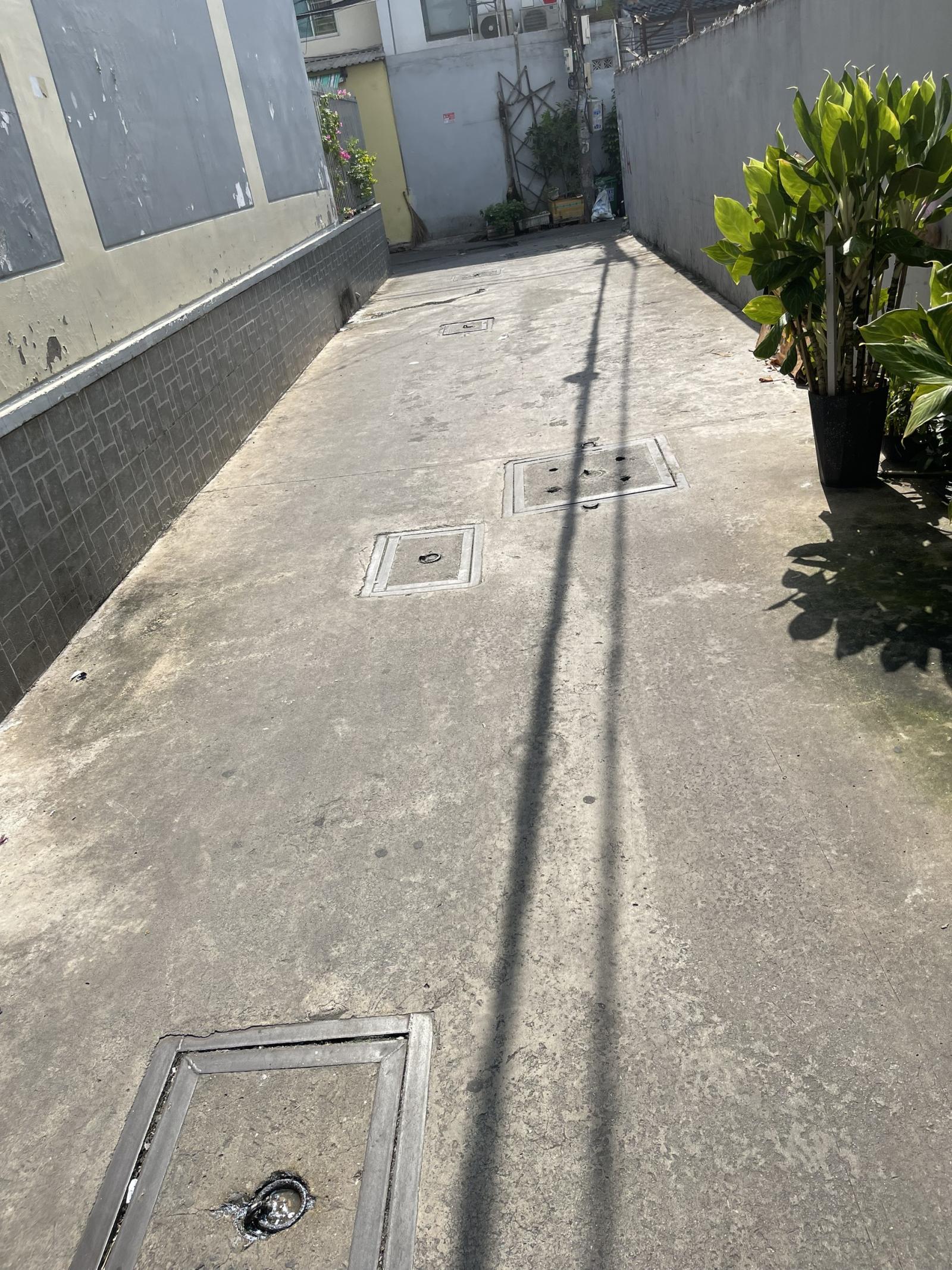 Chủ ngộp, cần bán gấp nhà 1 trệt 2 lầu đường Nguyễn Hồng Đào DT 4.2x10 chỉ 4,7tỷ TL