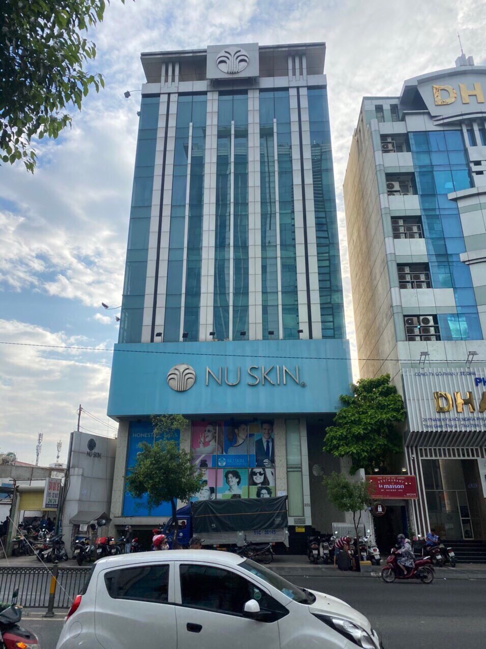 Bán tòa nhà 1 hầm 5 lầu, mặt tiền đường Độc Lập, Q. Tân Phú, DT: 5x40m, HD thuê 110 triệu/tháng