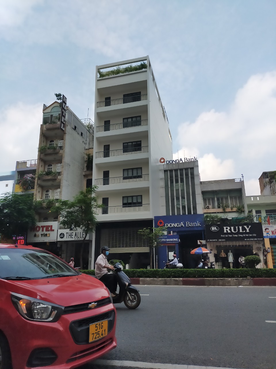 Bán tòa nhà siêu vị trí căn góc ngay Nguyễn Thị Minh Khai, Q3 ( 18 x 13.5m ) Hầm 9 Tầng Gía 89 Tỷ