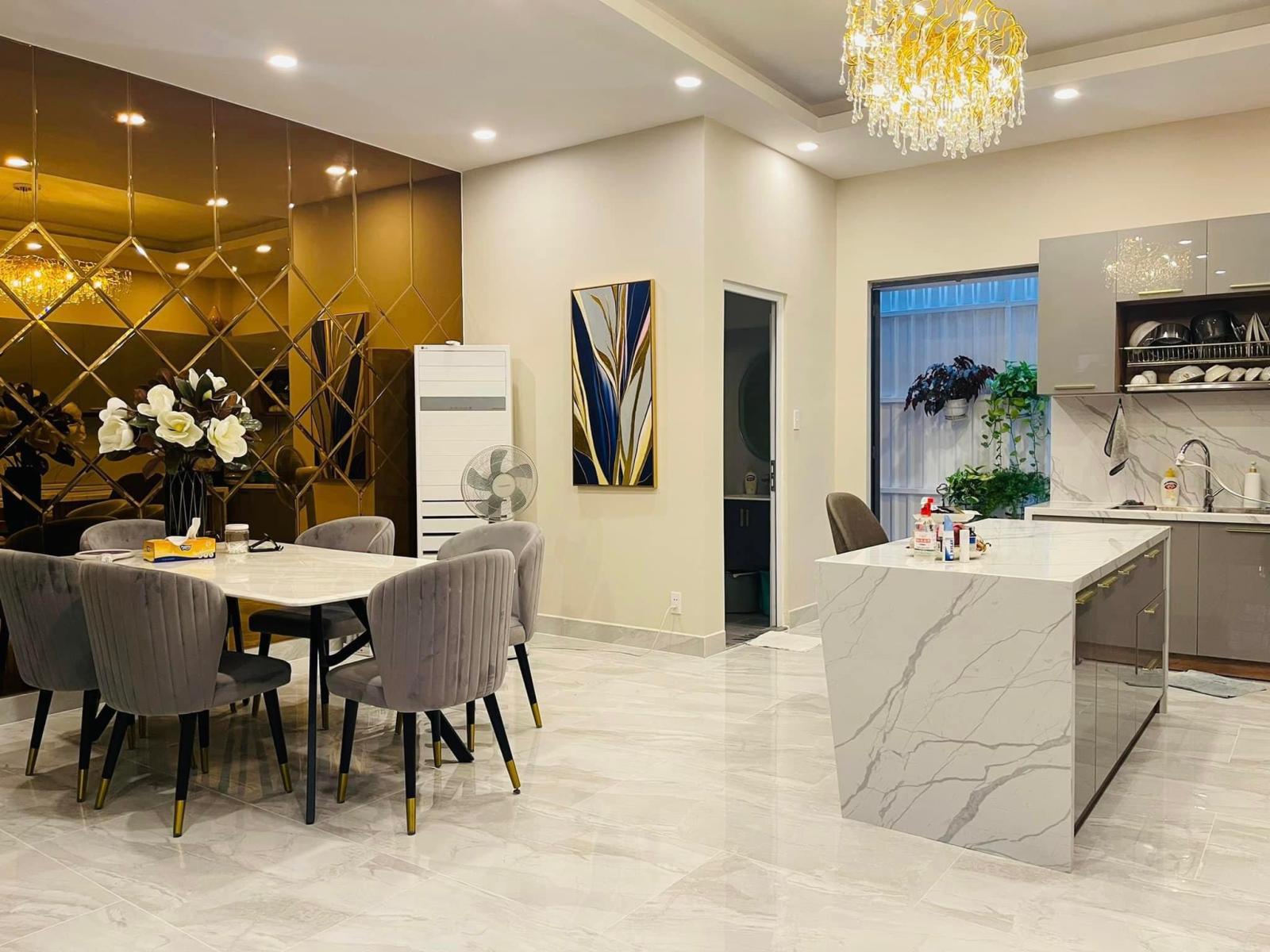 Bán nhà hẻm VIP Thành Thái, Phường 14, Quận 10, Dt: 4,5x25 (4 tầng), giá: 14,4 tỷ