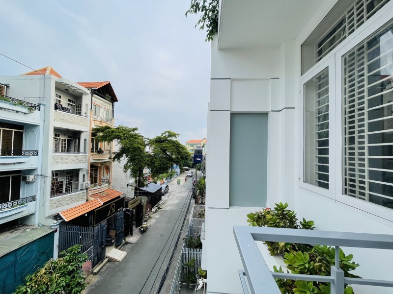 Bán nhà 4 tầng HXH Nguyễn Văn Đậu Bình Thạnh, dt 60m2 (4.2 x 15) giá chỉ 6 tỷ 500 có bớt
