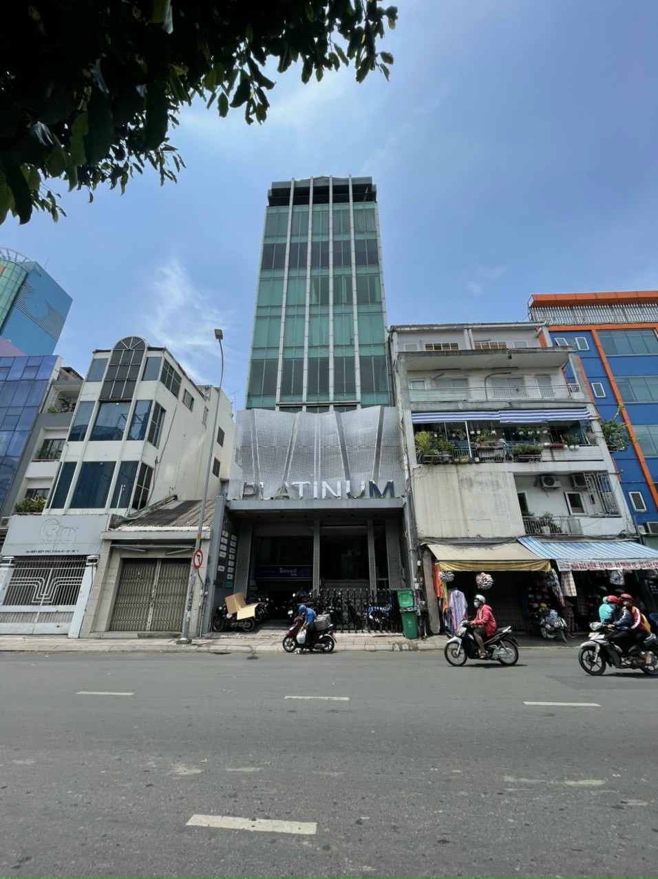 Siêu Phẩm đã trở lại - Mặt tiền Nguyễn Trãi , P. 3 - 4,6X 22m - Hàng Kín