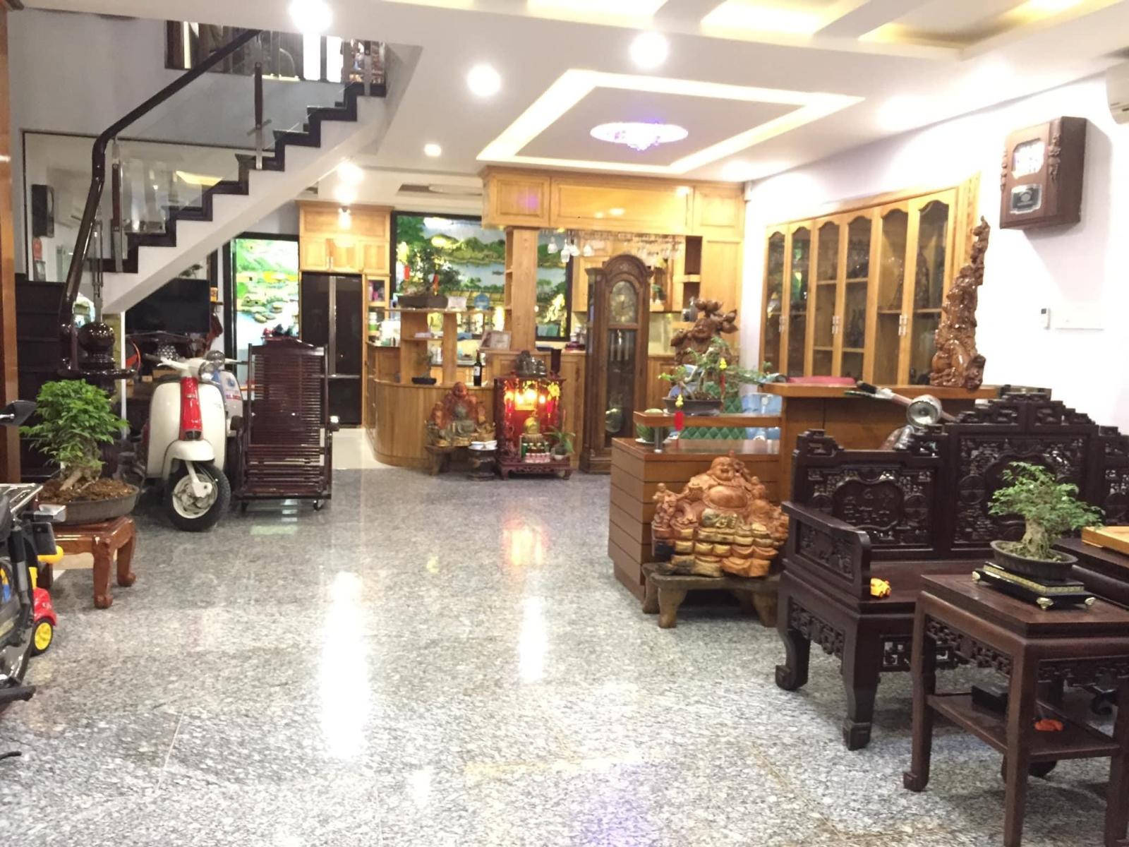Nhà đẹp để ở - kinh doanh, kiên cố, HXH, vị trí gần trung tâm giá nhỏ